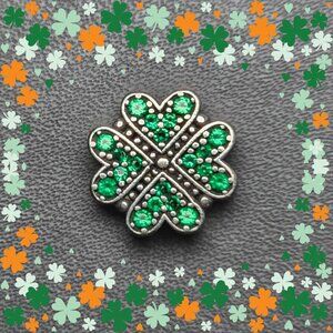 Green Clover Charm With Heart Petal Design in 925‎ Silver (NWOT)